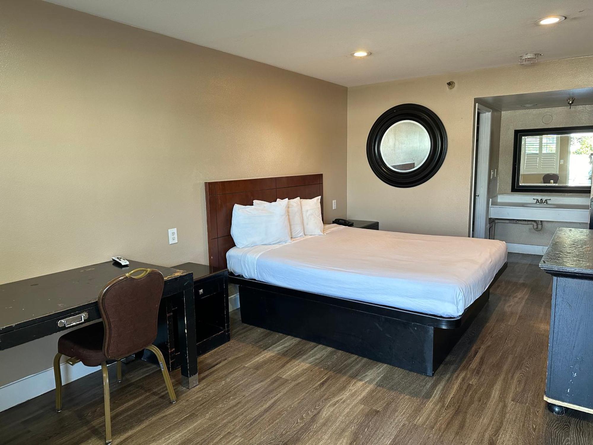 Отель The Dixie Orange County Стантон Экстерьер фото