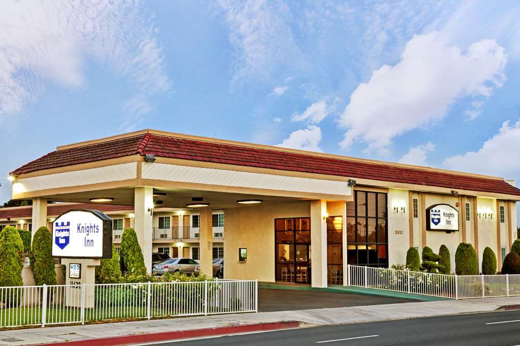 Отель The Dixie Orange County Стантон Экстерьер фото