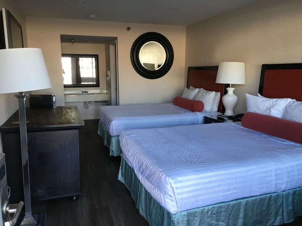 Отель The Dixie Orange County Стантон Экстерьер фото
